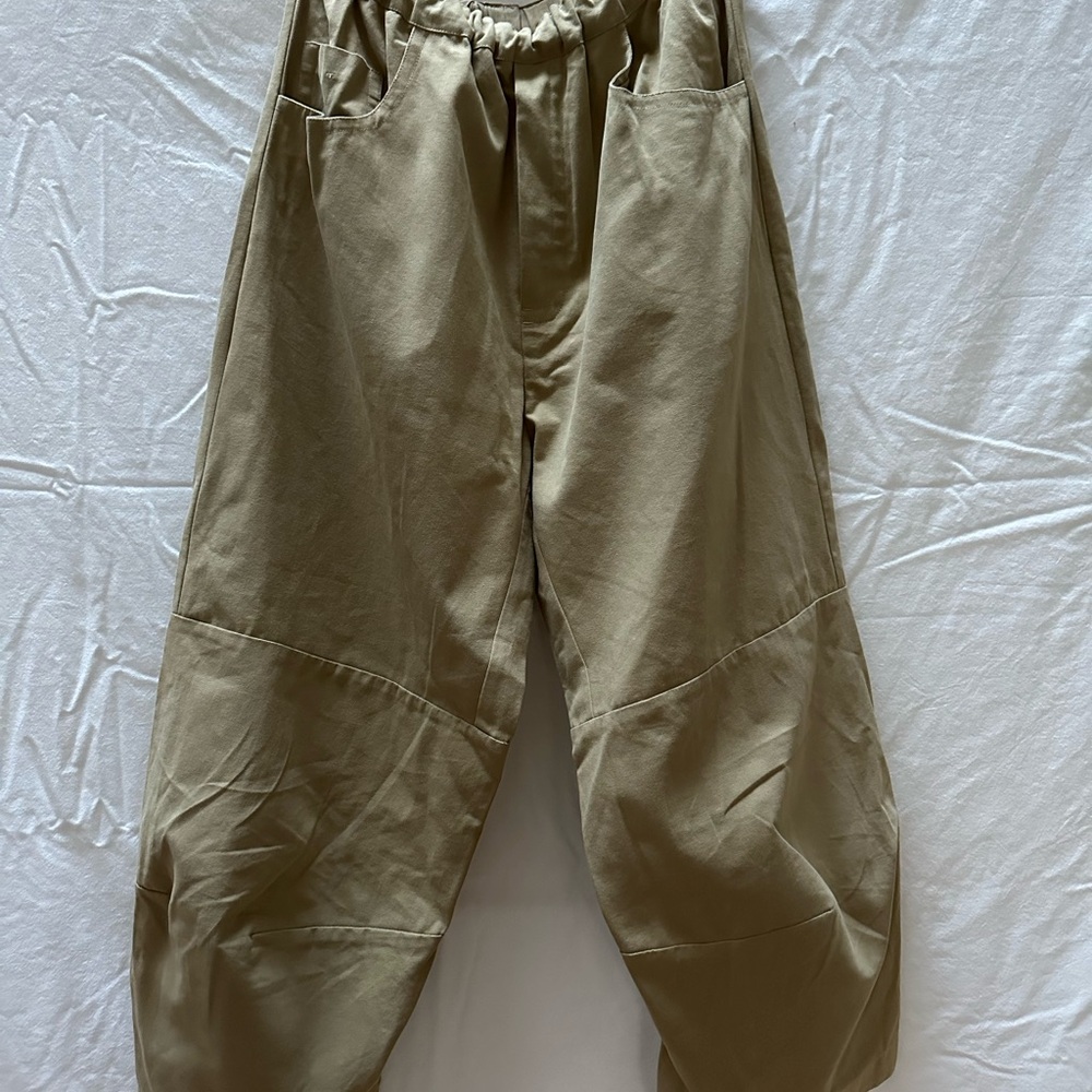 Relaxed Barrel Leg Women's Pants in Tan